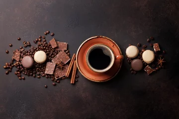 Foto op Plexiglas Coffee cup, chocolate and macaroons on old kitchen table © karandaev