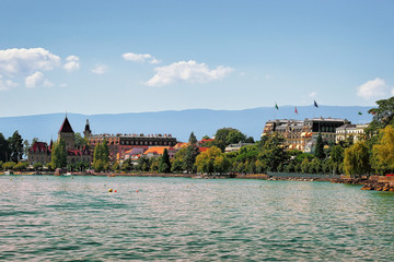 Fototapeta na wymiar Chateau Ouchy and Lake Geneva promenade