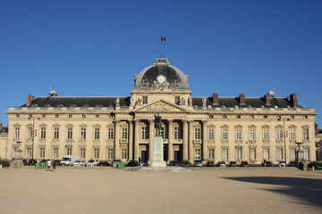 Fototapeta na wymiar building of the military school in paris