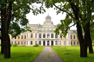 Deurstickers Baroque palace in the estate Znamenka. © konstan