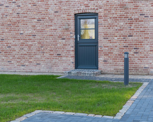 Haustür eines Hauses in dunkel