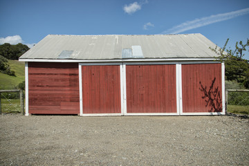 Fototapeta na wymiar Red barn