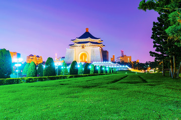 Fototapeta premium Chiang Kai Shek Memorial Hall with nature