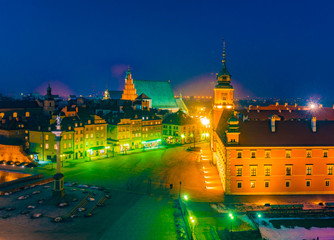 Fototapeta premium Night Panorama of Royal Castle and Old Town in Warsaw at night, Poland