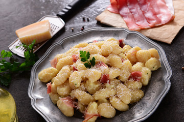 Gnocchi with prosciutto ham and cheese sauce