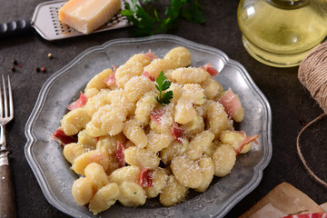 Gnocchi with prosciutto ham and cheese sauce