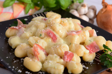 Gnocchi with prosciutto ham and cheese sauce