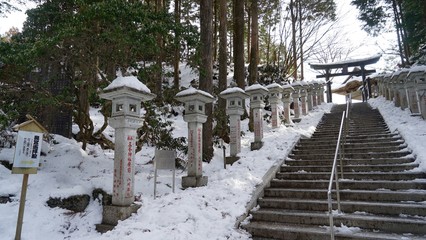 秩父の三峯神社、冬季の遥拝殿への道