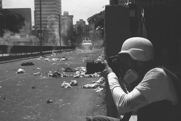 Press covering protests against the government of Nicolas Maduro © AngelFariñaG