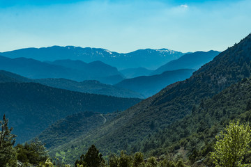 Naklejka premium sıradağlar silsilesi & muhteşem sıradağlar bölgesi