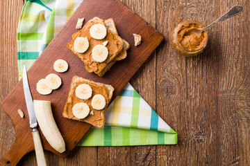 sandwich with peanut butter and banana