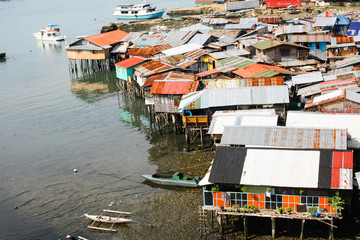 Fototapeta na wymiar Settlement on water in Cebu city Philippines