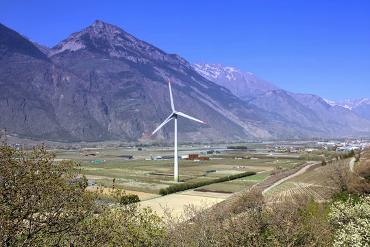 Vall&eacute;e du Rh&ocirc;ne pr&egrave;s de Charrat: &eacute;olienne.