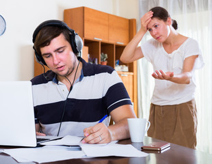 Fototapeta premium spouse cannot receive attention