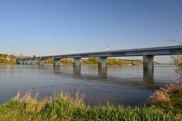 Fototapeta na wymiar most na rzece Wiśle