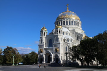 Fototapeta na wymiar Naval Cathedral in Kronstadt, Russian federation