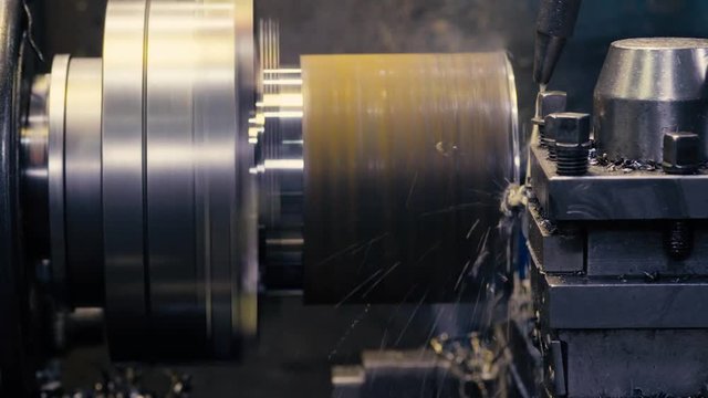 Working lathe with water jet cooling