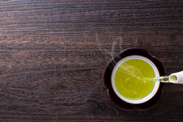 緑茶を注ぐ