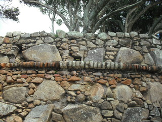 detalhe da muralha de pedra do Forte de São José da Ponta Grossa