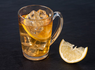 iced tea with lemon