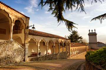 Udine, colonnade under the sunset, descent from the castle
