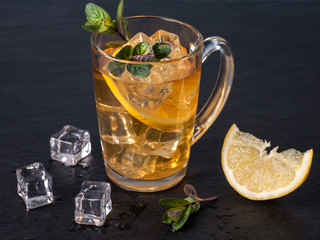 iced tea with lemon