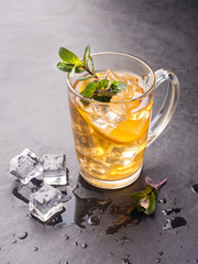iced tea with lemon