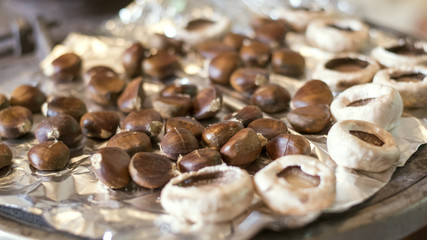 Obraz premium Grilled Chestnuts and Mushrooms on a Heating Stove in a Country House in a Small Town of Anatolia