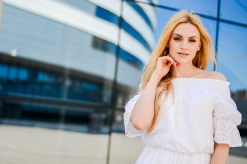 Fototapeta premium portrait of a beautiful girl in the street