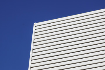 Fototapeta na wymiar white aluminium architecture wall design pattern with light and shadow
