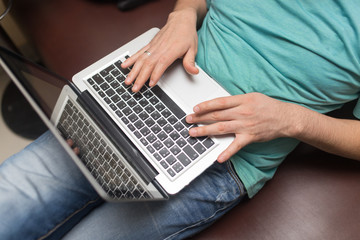 Naklejka premium Hands of a man on a laptop