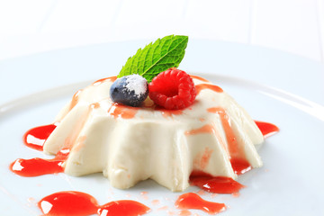 Panna cotta with strawberry sauce