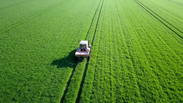 Survol traitement d'un champs d'orge
