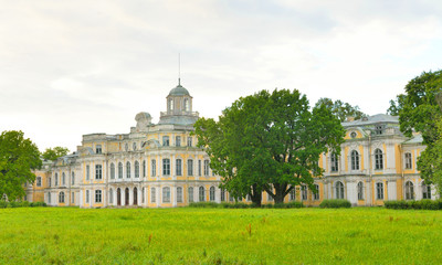 Fototapeta premium Baroque palace in the estate Znamenka.