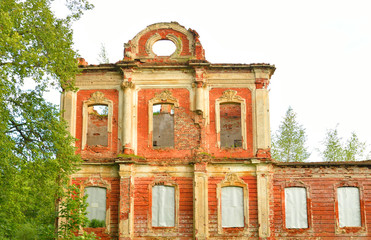 Fototapeta premium Ruin palace in the estate Znamenka.