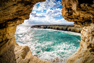 Obrazy  Jaskinie morskie w pobliżu Ayia Napa. Dystrykt Famagusta, Cypr