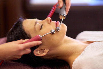 woman having hydradermie facial treatment in spa