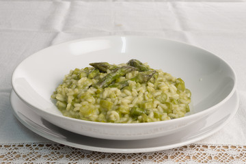 risotto con apsragi verdi dal basso