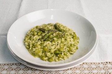 risotto con asparagi verdi fronte