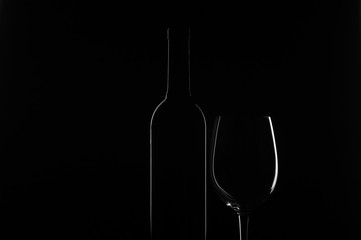 Натюрморт, бокал и бутылка вина