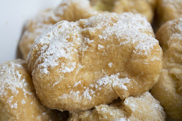 italian cream puffs with custard filling
