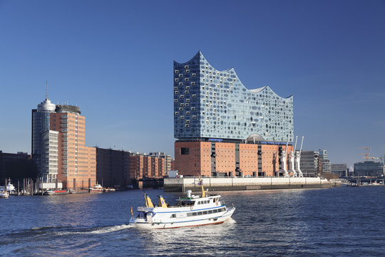 Excursion boat on Elbe River, Elbphilharmonie, HafenCity, Hamburg, Hanseatic City, Germany