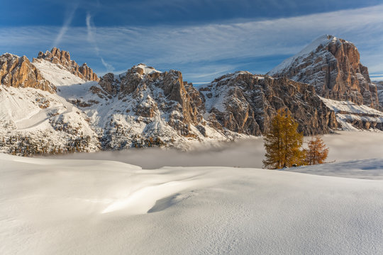 Europe, Italy, Veneto, Belluno. Snowy landscape with Lagazuoi, and Fanes Tofana Rozes in the morning. Cortina d Ampezzo, Dolomites