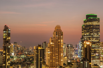 Obraz premium Cityscape in twilight sky, building open lighting Bangkok Thailand.