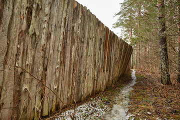 Старый деревянный забор