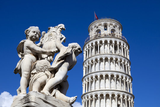 The Leaning Tower of Pisa, campanile or bell tower, Fontana dei Putti, Piazza del Duomo, Pisa, Tuscany