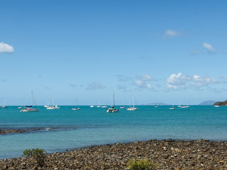 Barcos en la bahia de Airlie Beach