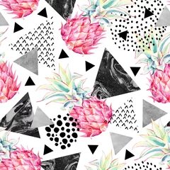Fotobehang Aquarel ananas en getextureerde driehoeken naadloze patroon. © Tanya Syrytsyna