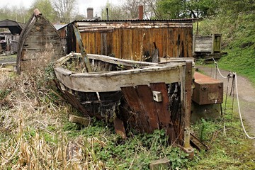 Fototapeta na wymiar Rusty boat on the green grass