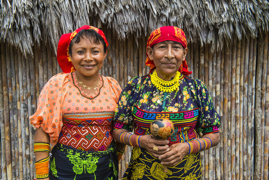 Portrait of two Kuna Yala women, Achutupu, San Blas Islands, Kuna Yala, Panama